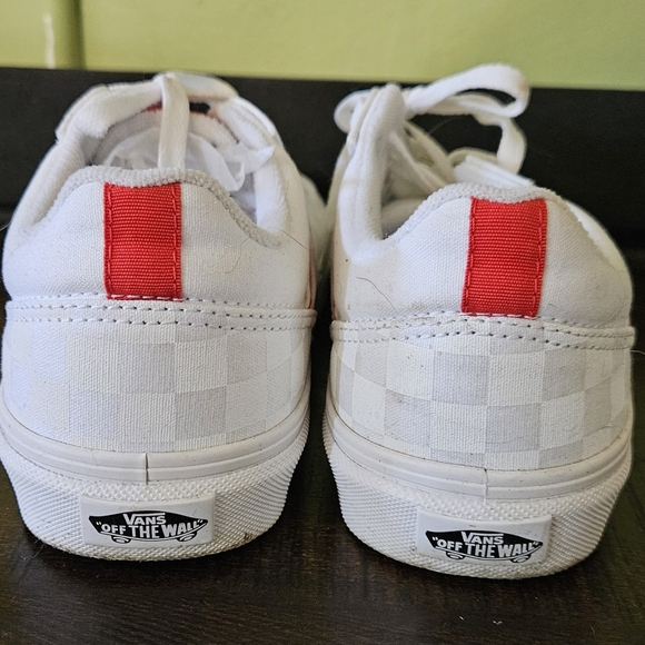 VANS 8.5 Women's Checkerboard White Red Worn once or twice at the most. W/Box - Picture 4 of 9
